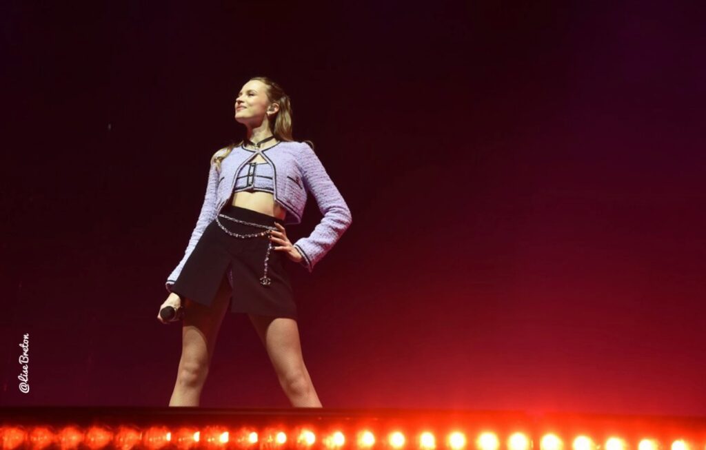 NONANTE CINQ TOUR ANGÈLE au Centre Vidéotron Québec Spectaculaire