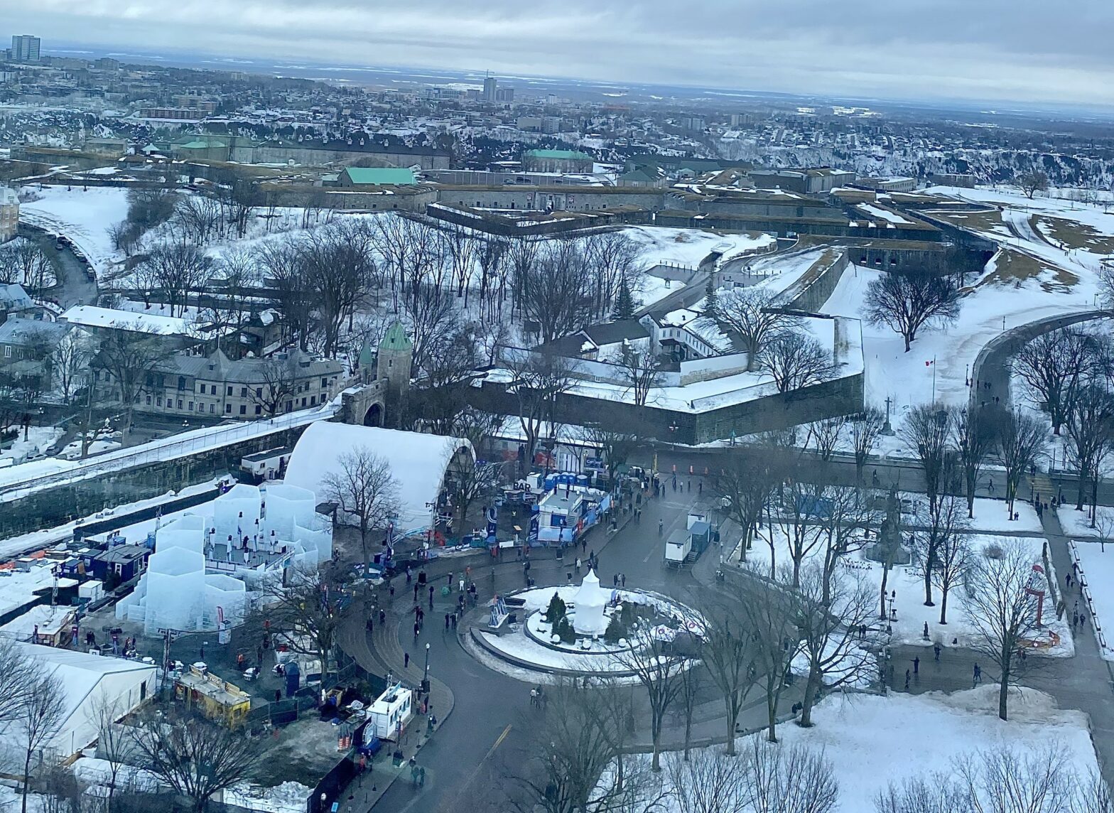 Place Loto-Québec et le Palais de Bonhomme Photo @Lise Breton