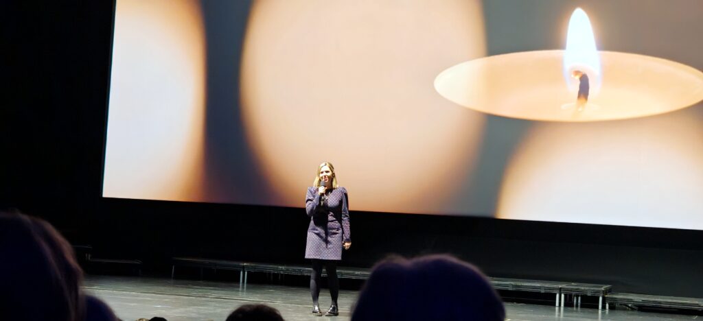 Julie Corbeil lors de la représentation de la ciné-conférence Copenhague