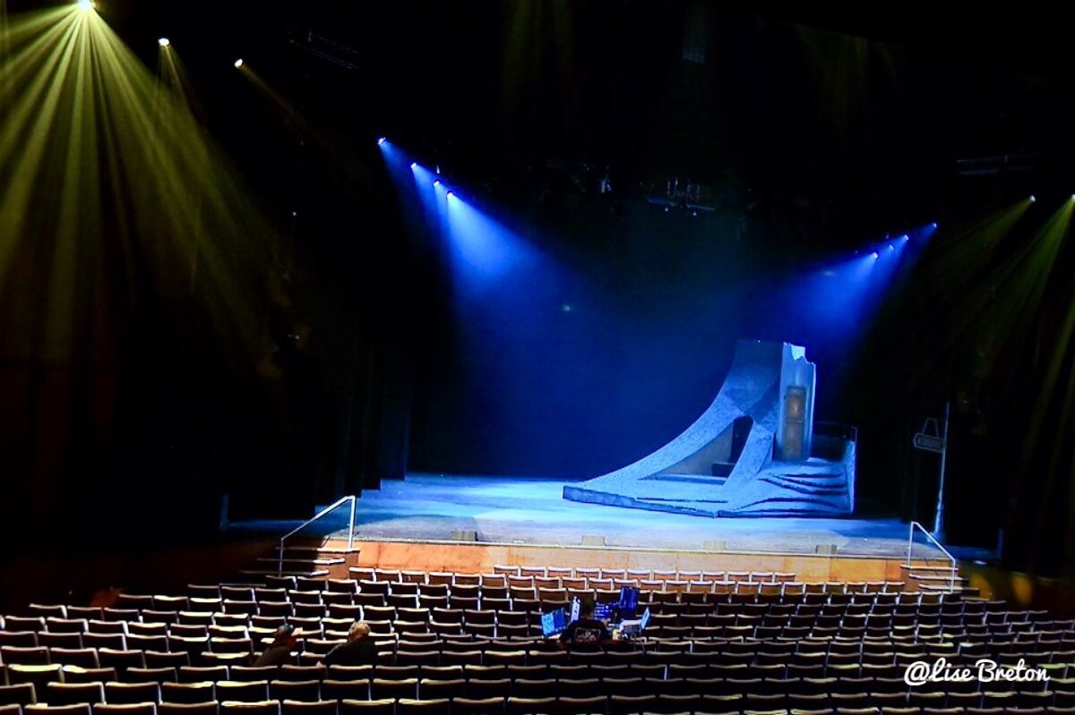 Décor de scène Les Misérables Comédie Musicale au Grand Théâtre de Québec Photo Lise Breton