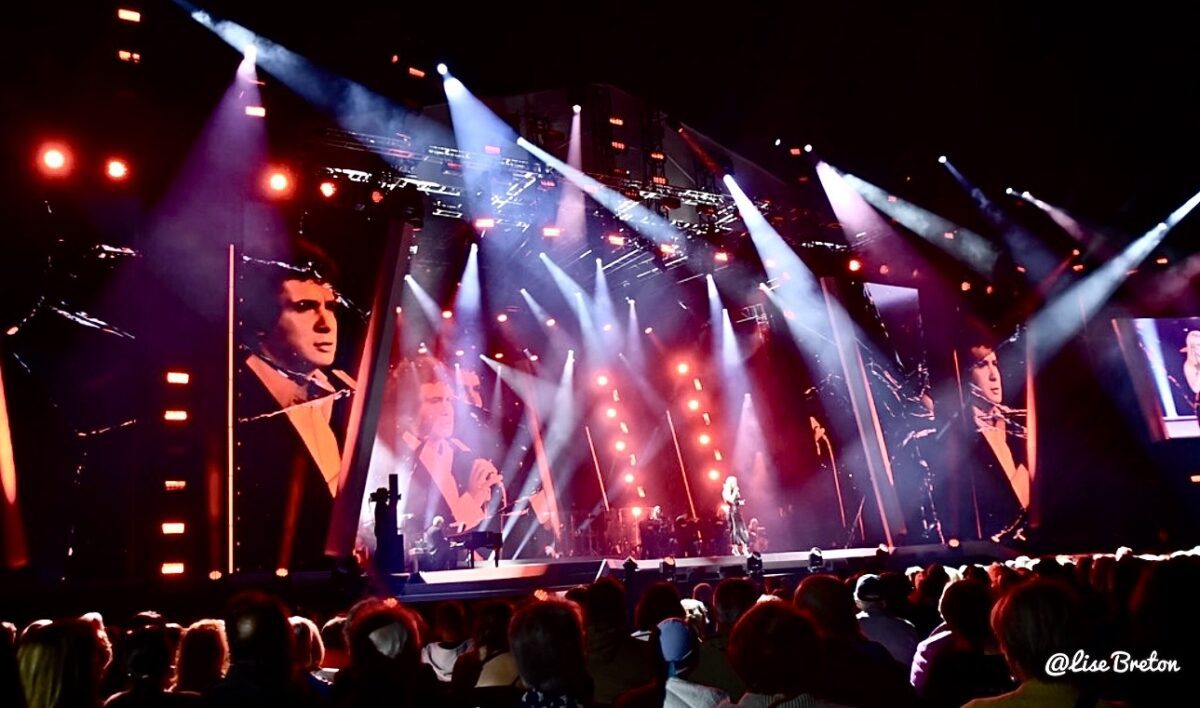 Véronic-DiCaire-chantant-Rouge-de-Michel-Sardou